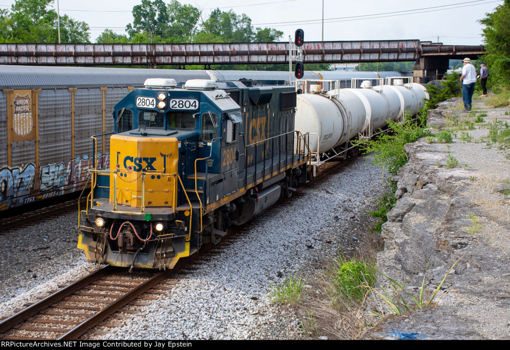 CSX 2804 pulls a local by Coffey's Cliff